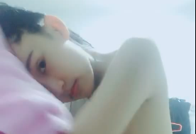 嫩妹子洗澡出来漏逼小秀_逼逼毛毛比较多很是诱惑不要错过.